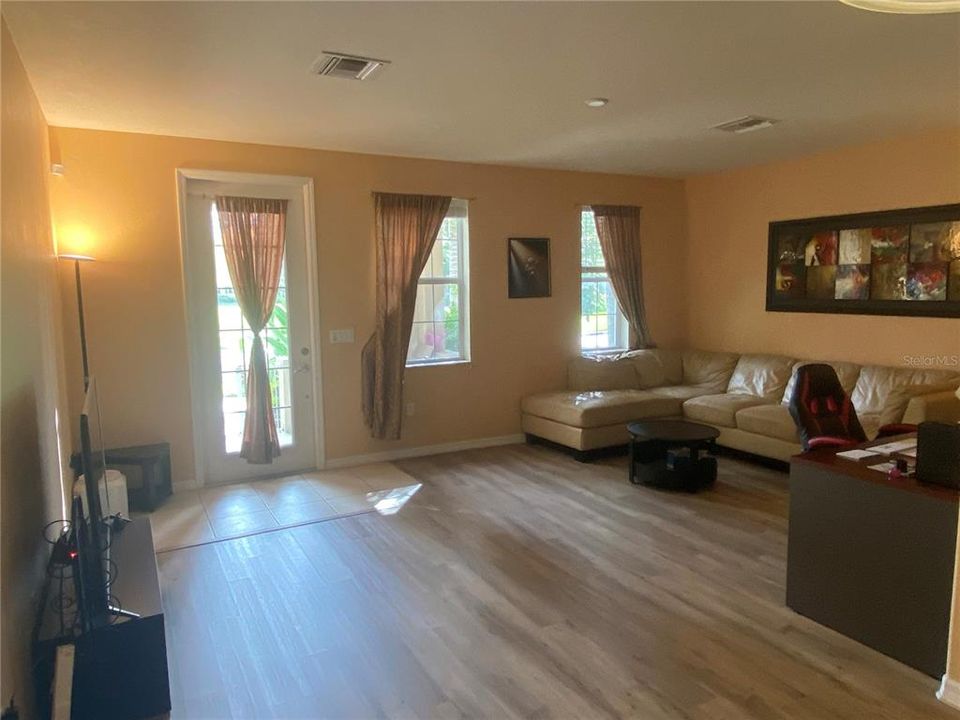 For Rent: $2,100 (3 beds, 2 baths, 1661 Square Feet)