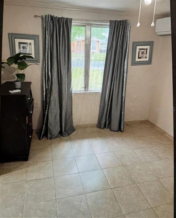 For Rent: $995 (1 beds, 1 baths, 256 Square Feet)