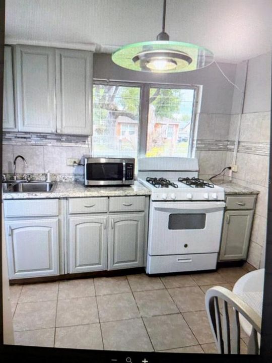 For Rent: $995 (1 beds, 1 baths, 256 Square Feet)