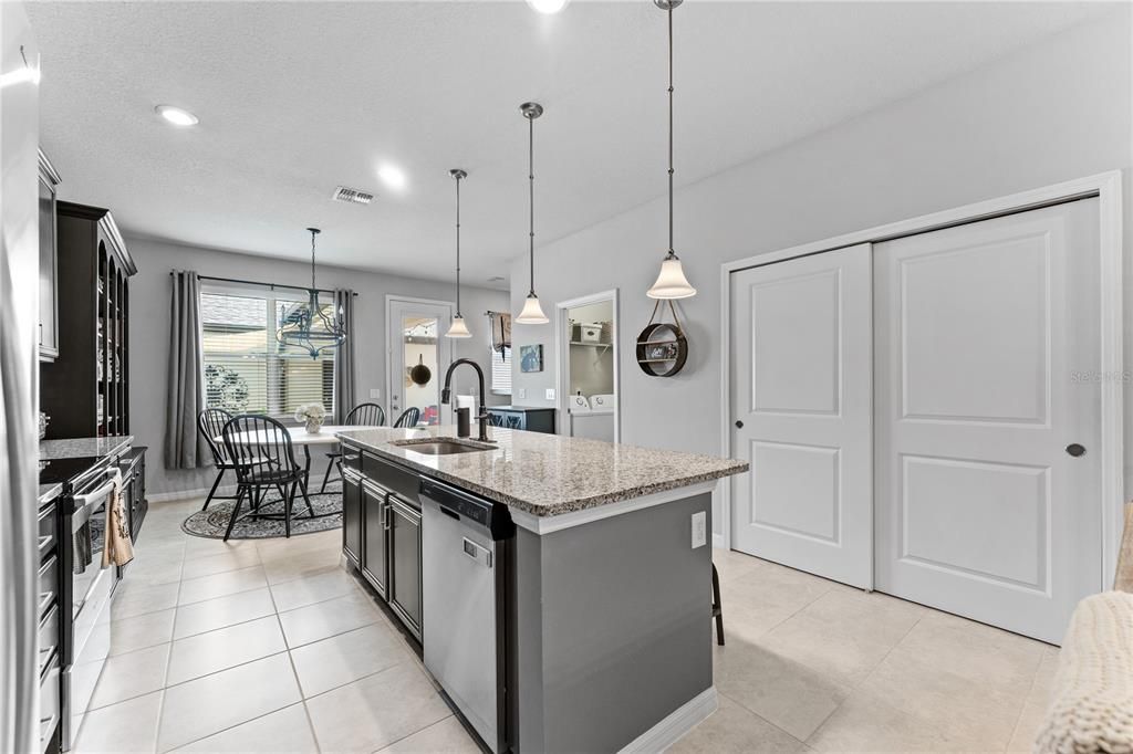 En Venta: $319,900 (2 camas, 2 baños, 1464 Pies cuadrados)