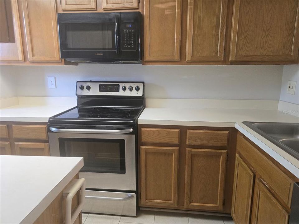 На продажу: $199,000 (2 спален, 2 ванн, 1092 Квадратных фут)
