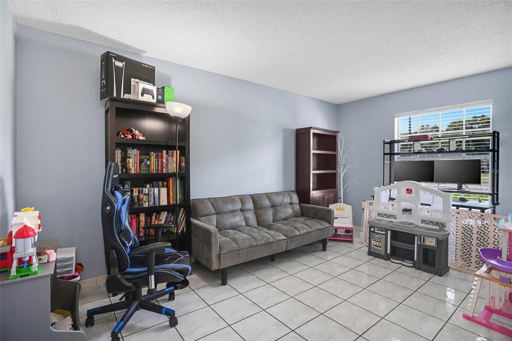 For Sale: $375,000 (3 beds, 2 baths, 1596 Square Feet)