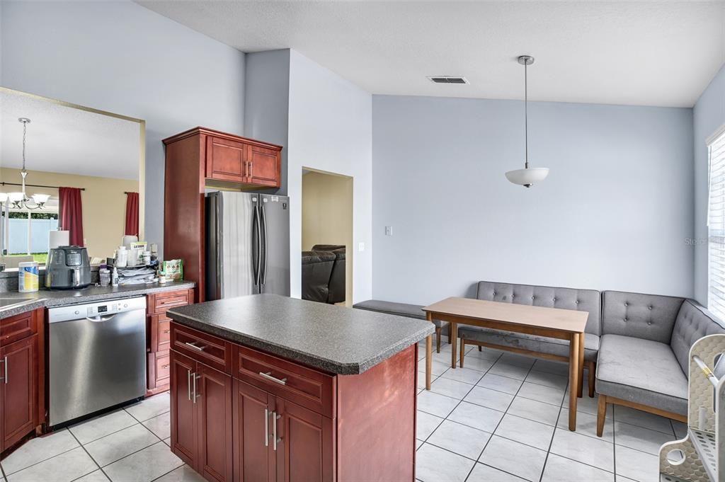 For Sale: $375,000 (3 beds, 2 baths, 1596 Square Feet)