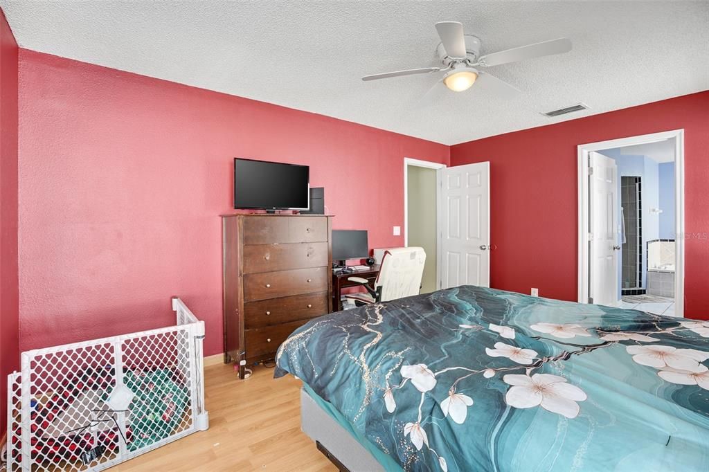 For Sale: $375,000 (3 beds, 2 baths, 1596 Square Feet)