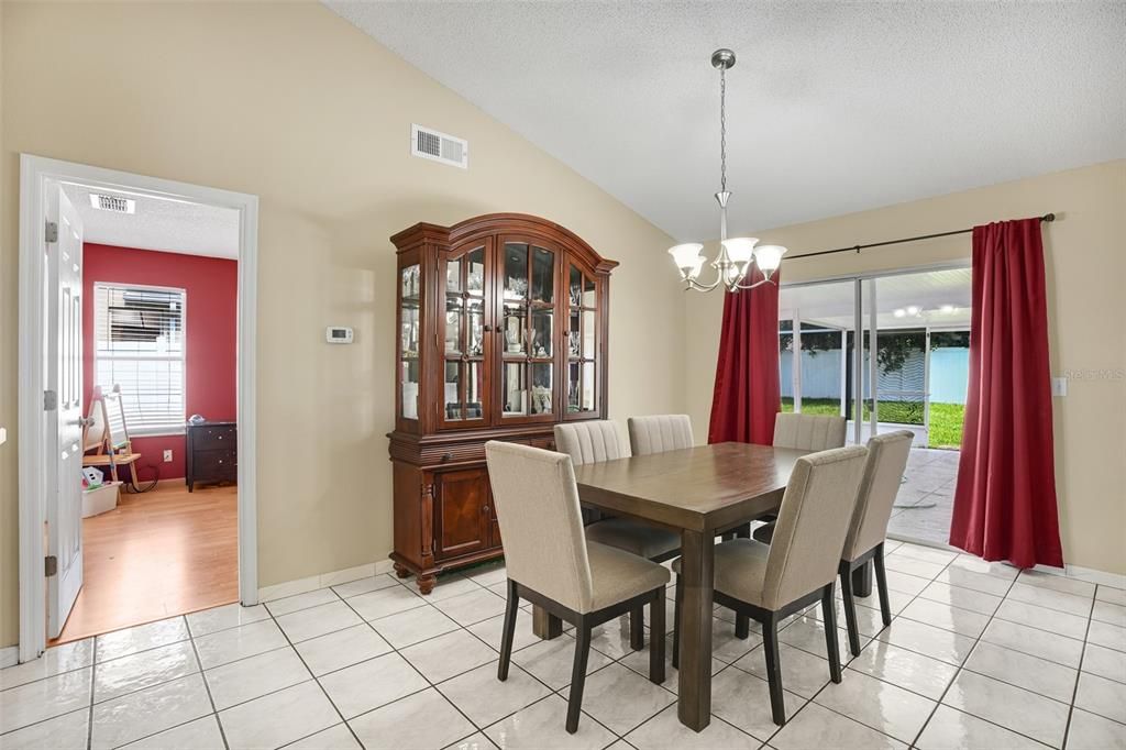 For Sale: $375,000 (3 beds, 2 baths, 1596 Square Feet)