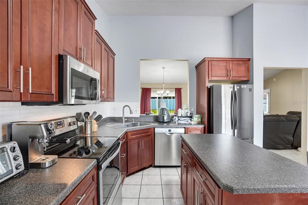 For Sale: $375,000 (3 beds, 2 baths, 1596 Square Feet)