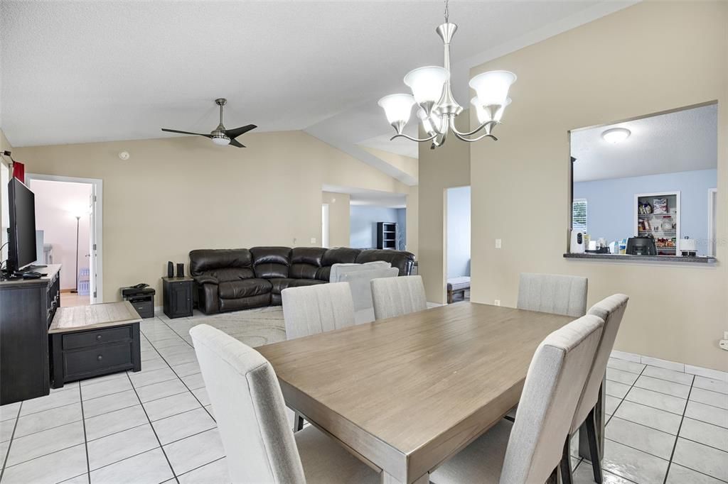 For Sale: $375,000 (3 beds, 2 baths, 1596 Square Feet)