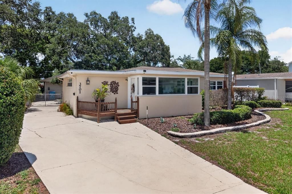 For Sale: $725,000 (4 beds, 0 baths, 2044 Square Feet)