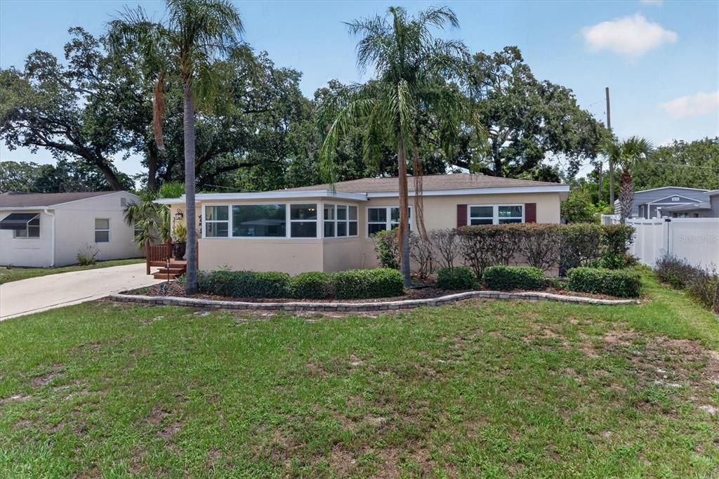 For Sale: $725,000 (4 beds, 0 baths, 2044 Square Feet)