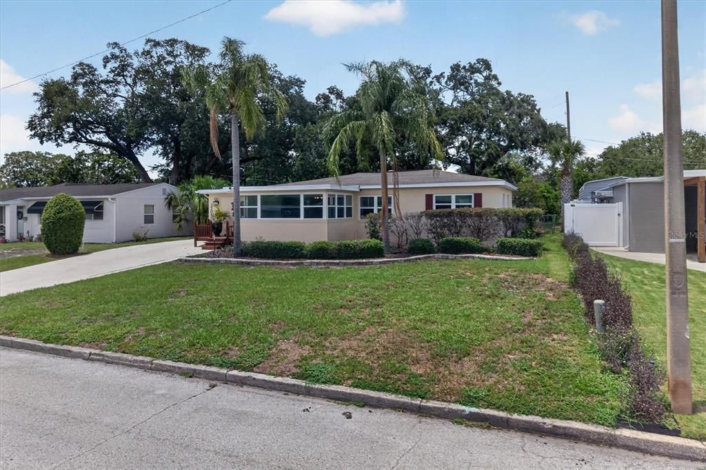 For Sale: $725,000 (4 beds, 0 baths, 2044 Square Feet)