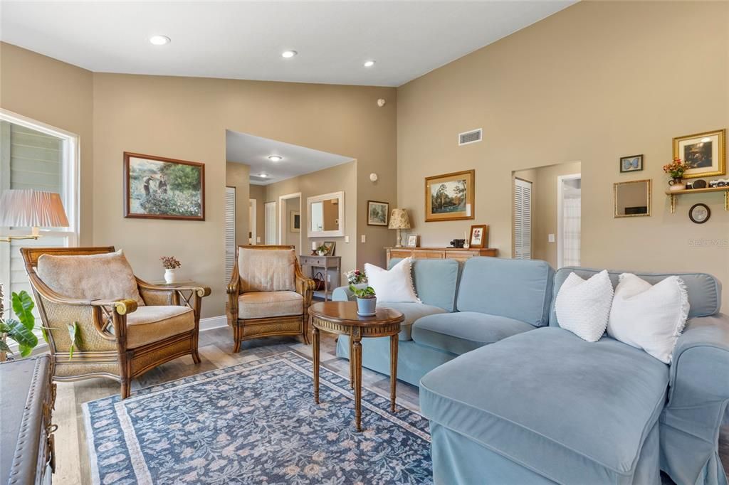 For Sale: $350,000 (3 beds, 2 baths, 1647 Square Feet)