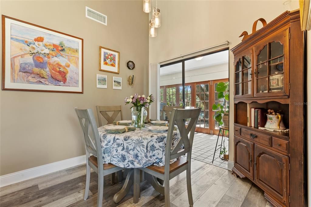 For Sale: $350,000 (3 beds, 2 baths, 1647 Square Feet)