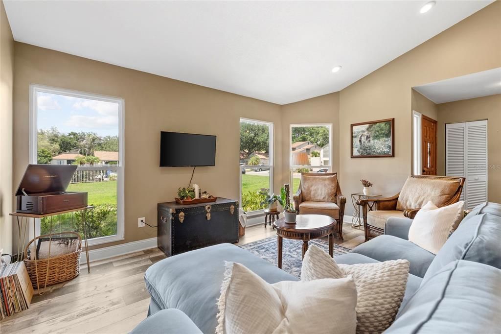 For Sale: $350,000 (3 beds, 2 baths, 1647 Square Feet)