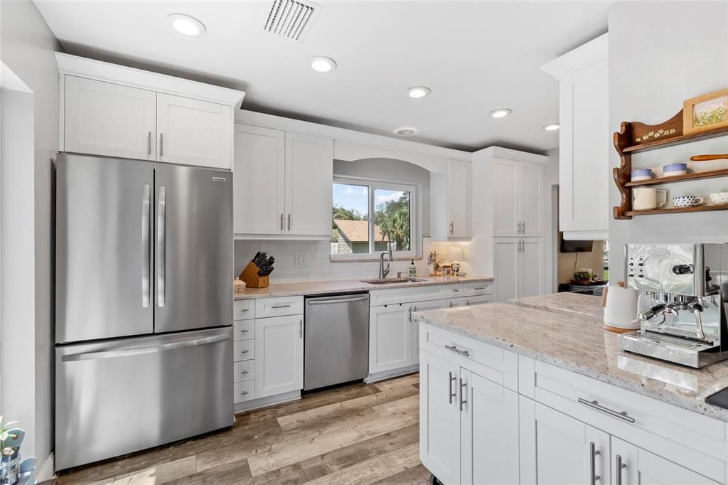 For Sale: $350,000 (3 beds, 2 baths, 1647 Square Feet)