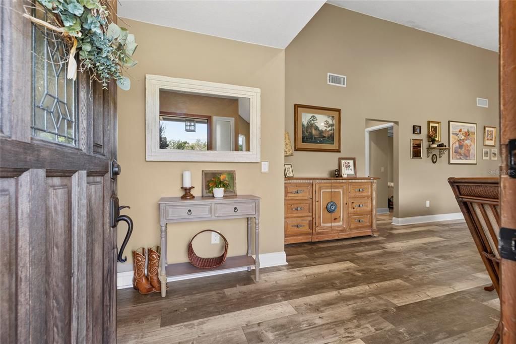 For Sale: $350,000 (3 beds, 2 baths, 1647 Square Feet)