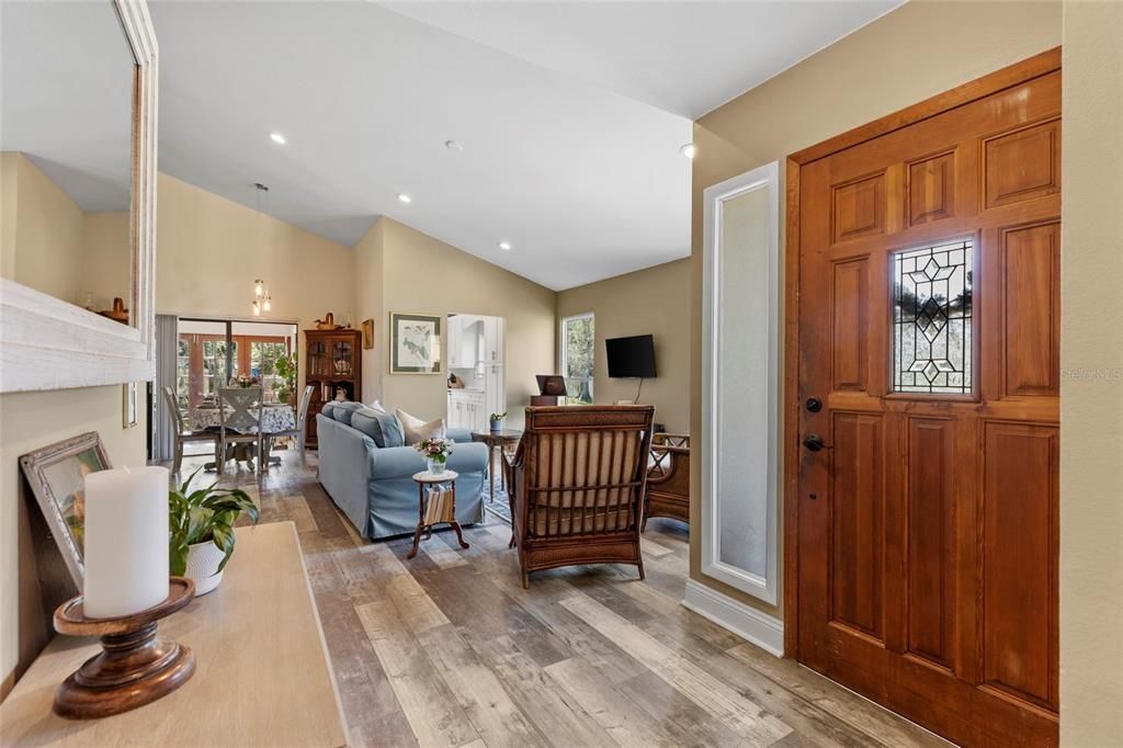 For Sale: $350,000 (3 beds, 2 baths, 1647 Square Feet)