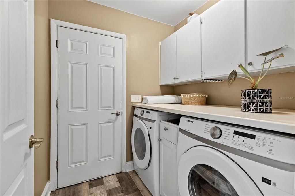 For Sale: $350,000 (3 beds, 2 baths, 1647 Square Feet)