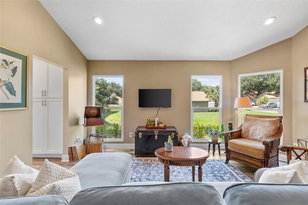 For Sale: $350,000 (3 beds, 2 baths, 1647 Square Feet)