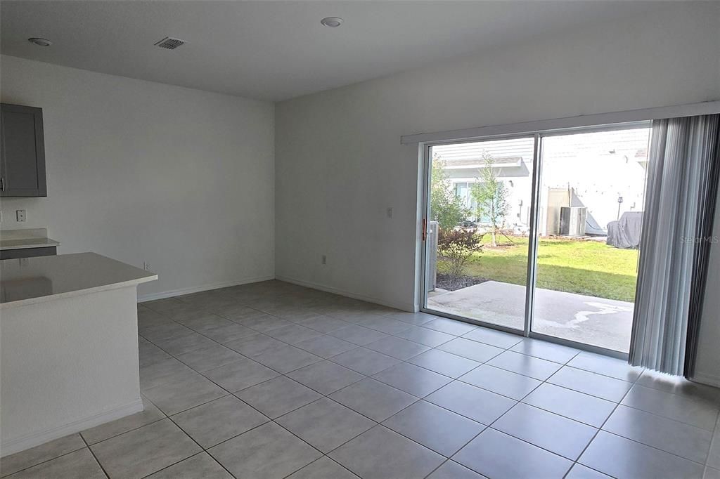 В аренду: $1,850 (3 спален, 2 ванн, 1407 Квадратных фут)