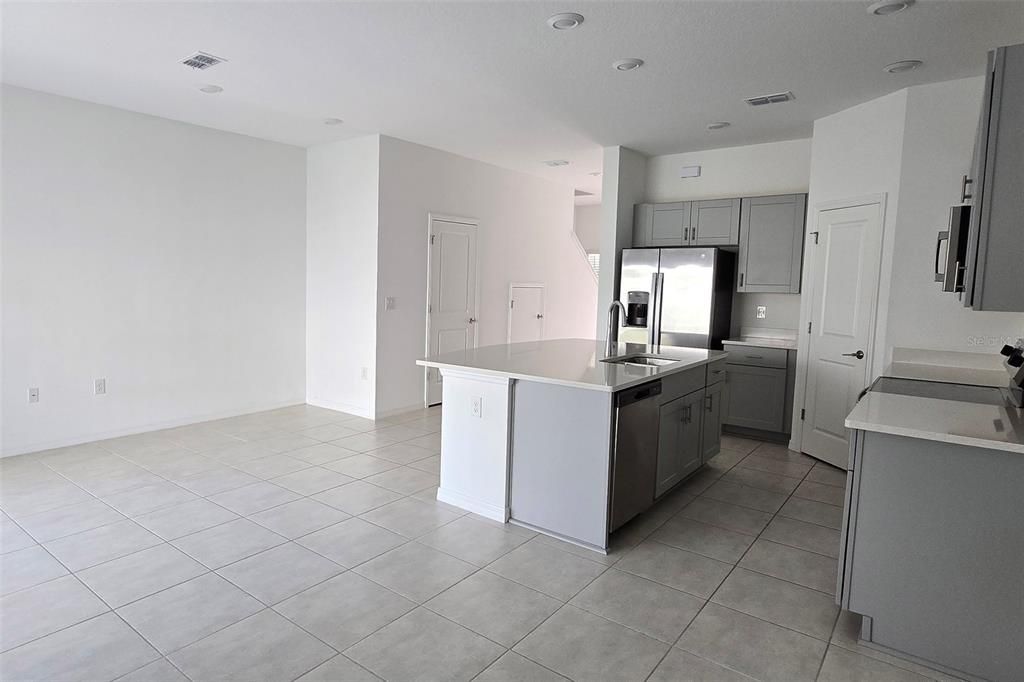 В аренду: $1,850 (3 спален, 2 ванн, 1407 Квадратных фут)