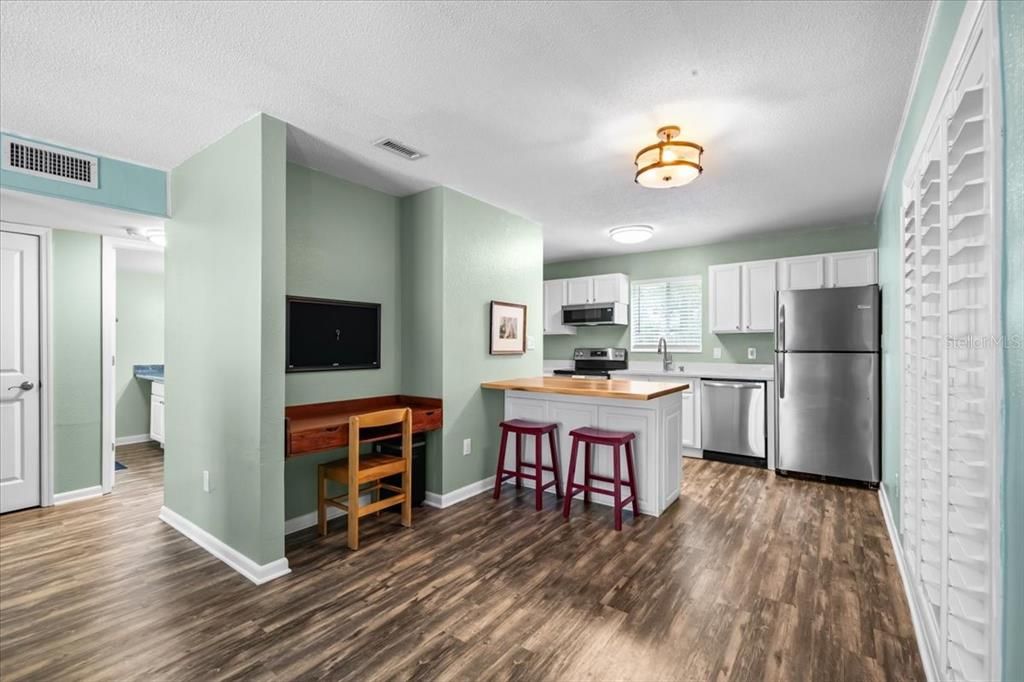 For Sale: $130,000 (2 beds, 2 baths, 900 Square Feet)