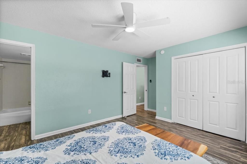 For Sale: $130,000 (2 beds, 2 baths, 900 Square Feet)
