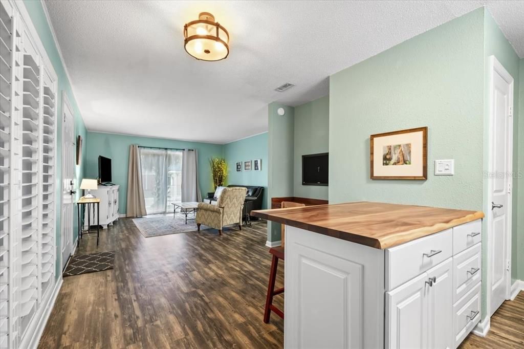 For Sale: $130,000 (2 beds, 2 baths, 900 Square Feet)