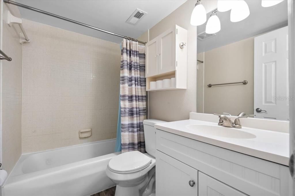 For Sale: $130,000 (2 beds, 2 baths, 900 Square Feet)
