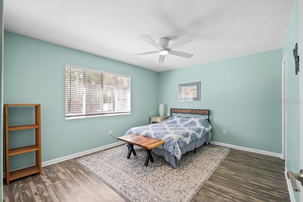 For Sale: $130,000 (2 beds, 2 baths, 900 Square Feet)