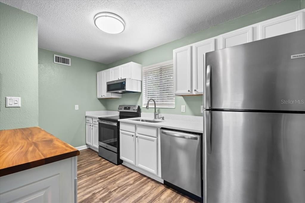 For Sale: $130,000 (2 beds, 2 baths, 900 Square Feet)