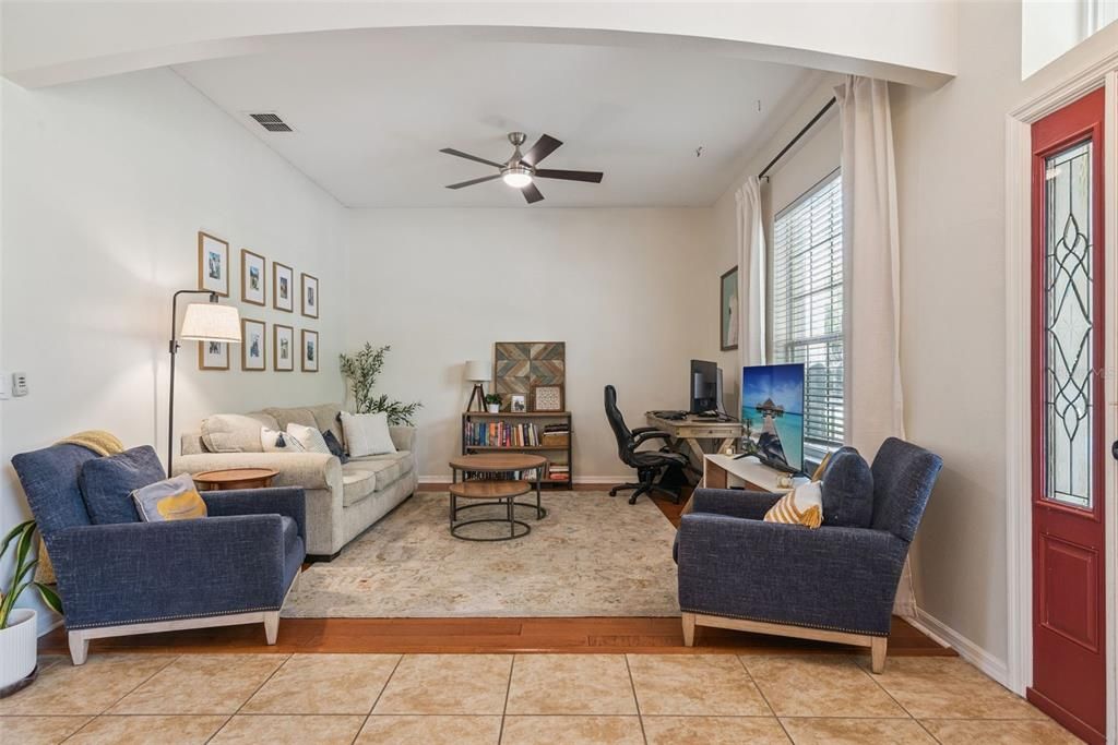 En Venta: $415,000 (4 camas, 2 baños, 2024 Pies cuadrados)