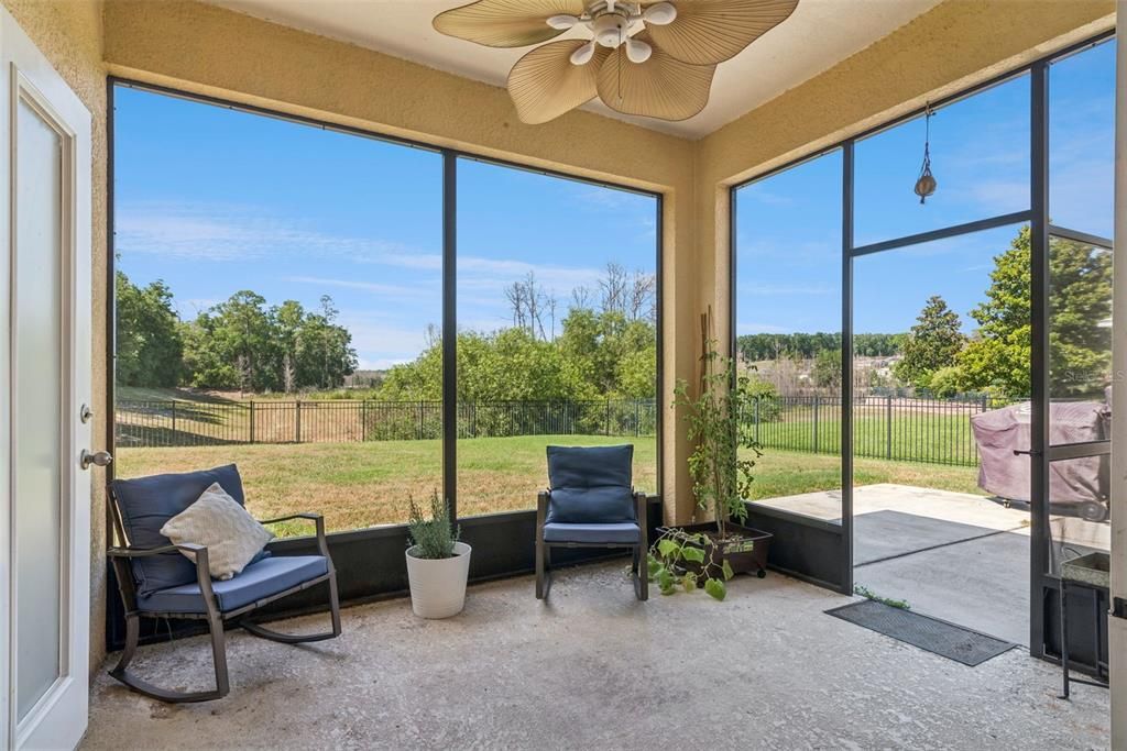 En Venta: $415,000 (4 camas, 2 baños, 2024 Pies cuadrados)