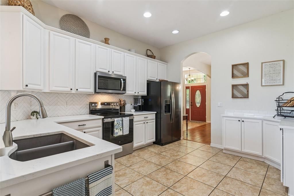 En Venta: $415,000 (4 camas, 2 baños, 2024 Pies cuadrados)