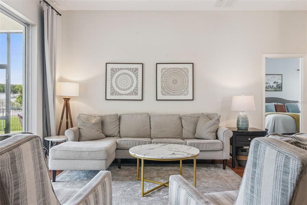 En Venta: $415,000 (4 camas, 2 baños, 2024 Pies cuadrados)