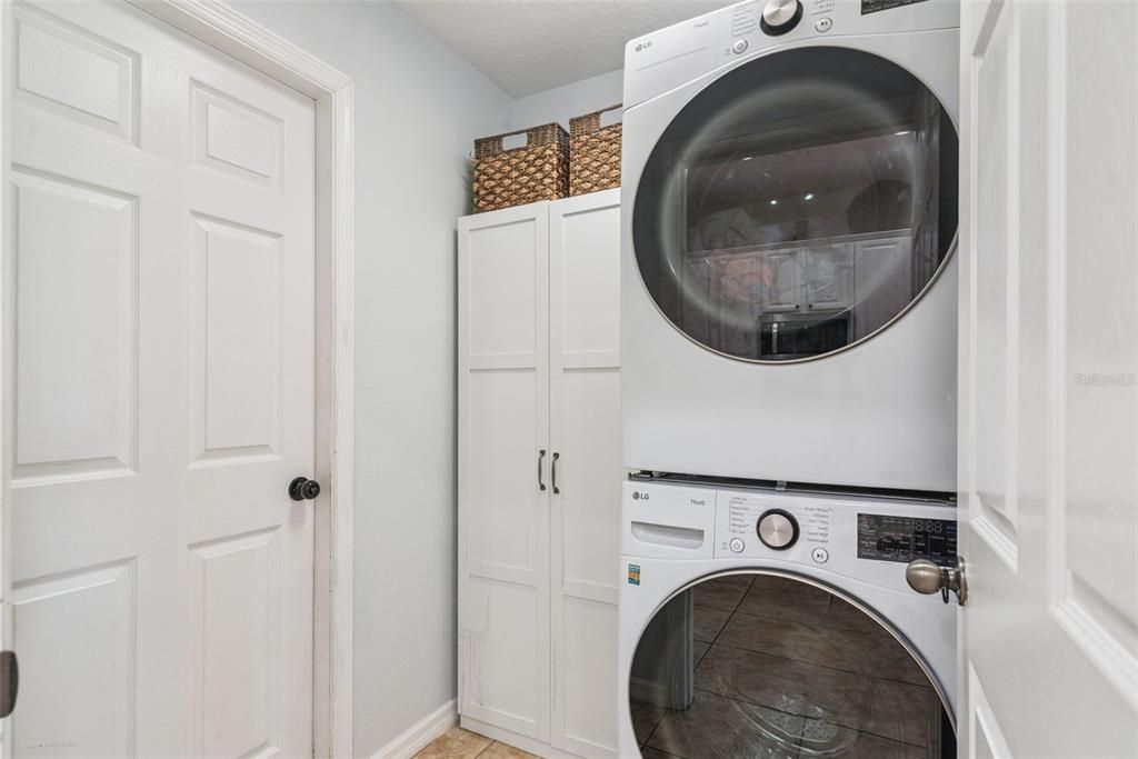 En Venta: $415,000 (4 camas, 2 baños, 2024 Pies cuadrados)