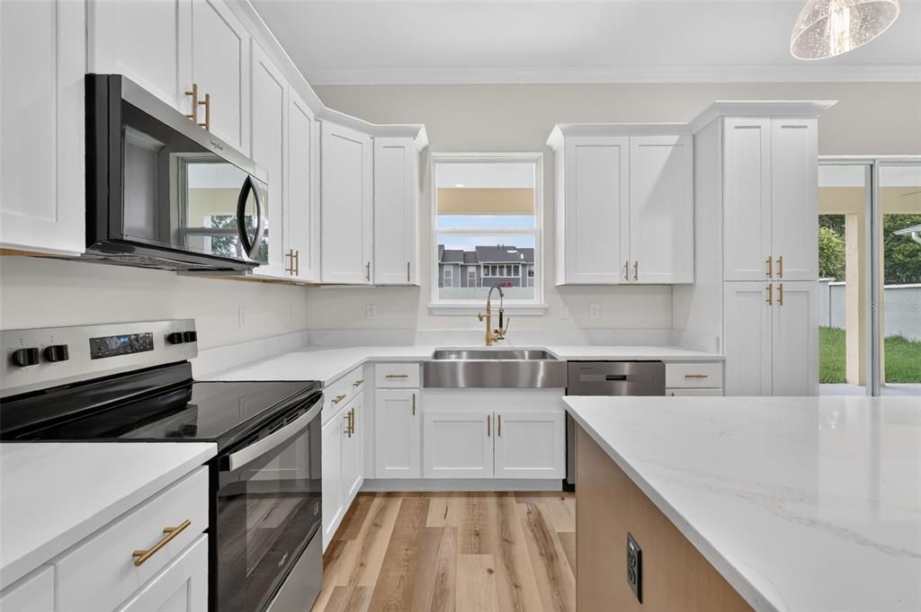 For Sale: $319,900 (3 beds, 2 baths, 1605 Square Feet)