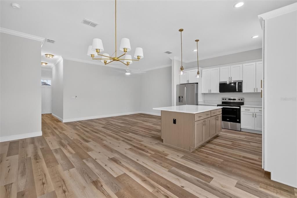 For Sale: $319,900 (3 beds, 2 baths, 1605 Square Feet)