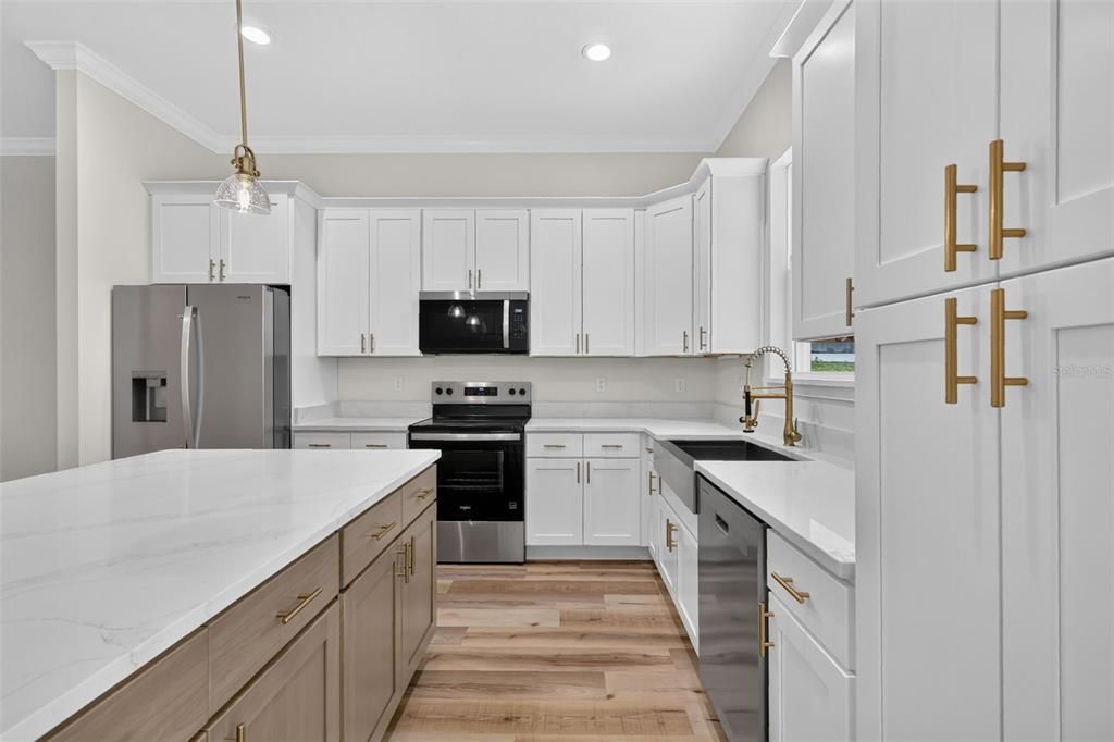 For Sale: $319,900 (3 beds, 2 baths, 1605 Square Feet)