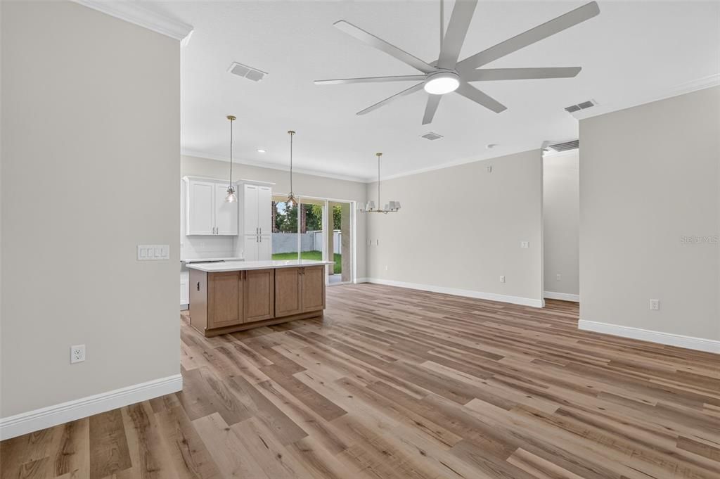 For Sale: $319,900 (3 beds, 2 baths, 1605 Square Feet)