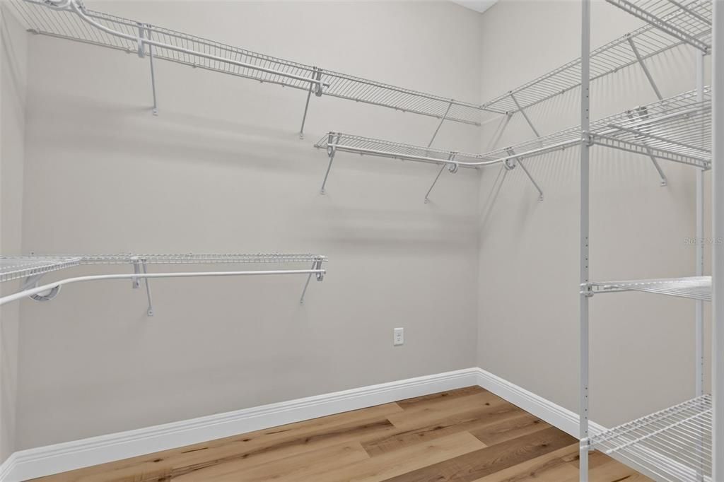 For Sale: $319,900 (3 beds, 2 baths, 1605 Square Feet)