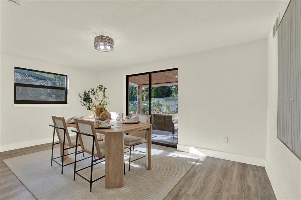 En Venta: $530,000 (4 camas, 2 baños, 1569 Pies cuadrados)