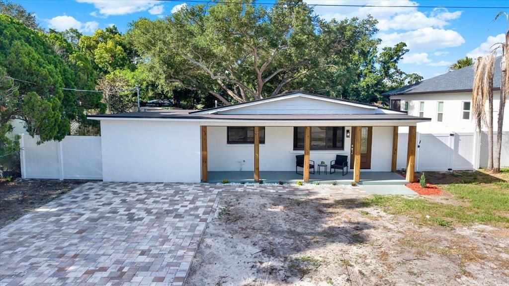 En Venta: $530,000 (4 camas, 2 baños, 1569 Pies cuadrados)