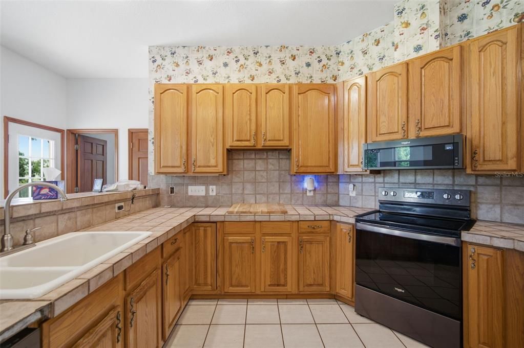 For Sale: $679,000 (3 beds, 2 baths, 2404 Square Feet)