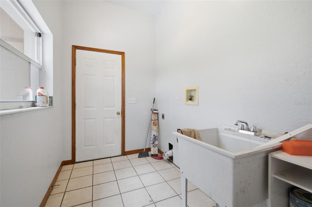 For Sale: $679,000 (3 beds, 2 baths, 2404 Square Feet)