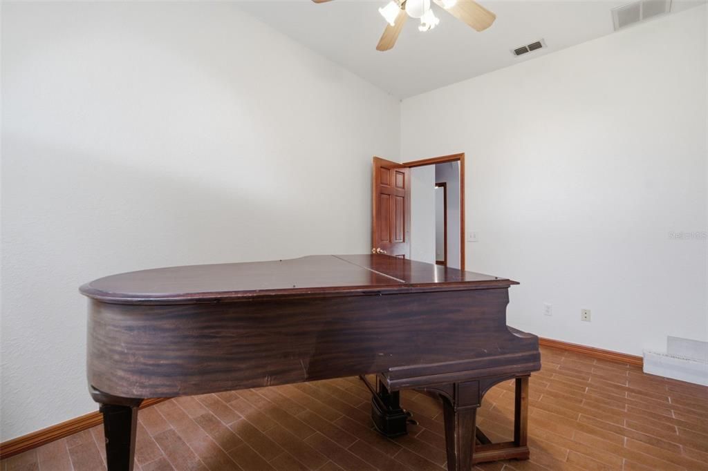 For Sale: $679,000 (3 beds, 2 baths, 2404 Square Feet)
