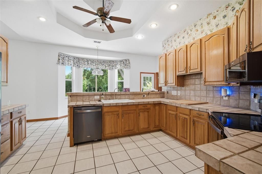 For Sale: $679,000 (3 beds, 2 baths, 2404 Square Feet)