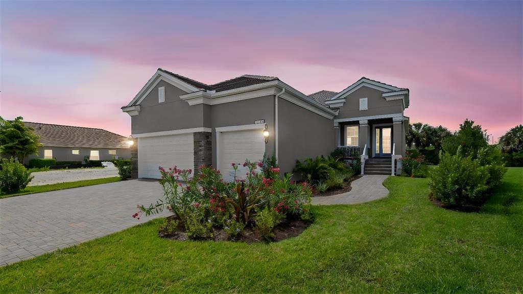 For Sale: $589,000 (3 beds, 2 baths, 2427 Square Feet)