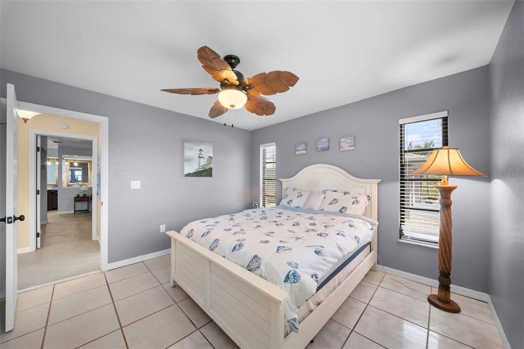 En Venta: $284,000 (2 camas, 3 baños, 1102 Pies cuadrados)