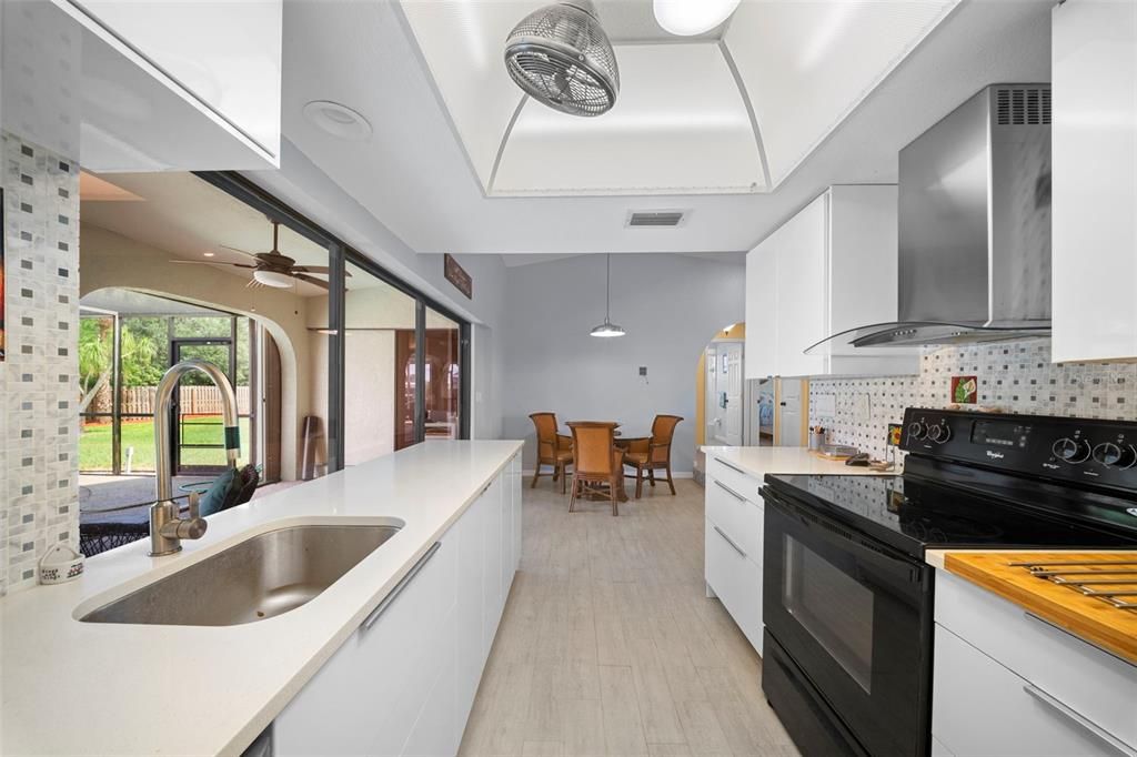 En Venta: $284,000 (2 camas, 3 baños, 1102 Pies cuadrados)