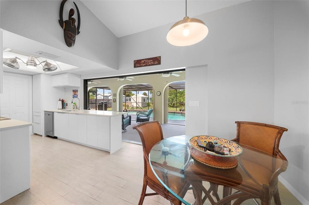 En Venta: $284,000 (2 camas, 3 baños, 1102 Pies cuadrados)